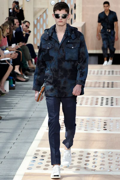 Look 28